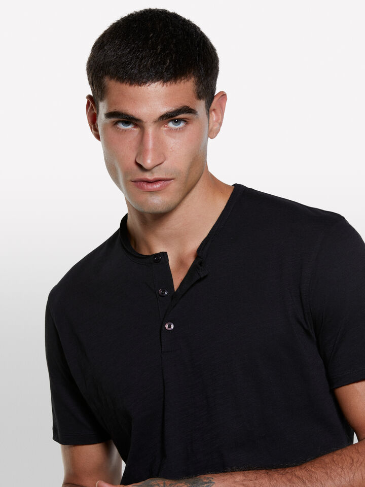 T-shirt serafino nera - t-shirt a manica corta da uomo - Nero | Sisley image number 4